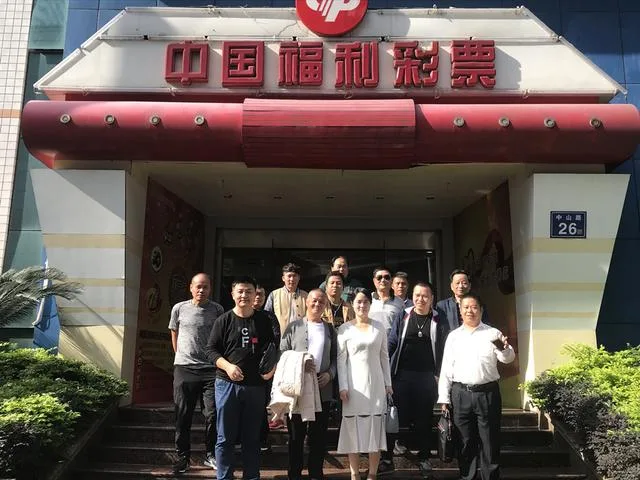 露脸领奖！福州合买团揽得294万奖金 称下次领千万巨奖！