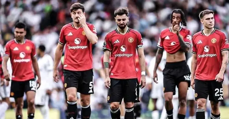 Manchester United Major Move: Reducing Wage Bill, Entering Renewal Talks with Two Veteran Players with Significant Pay Cuts and Short-Term Contracts