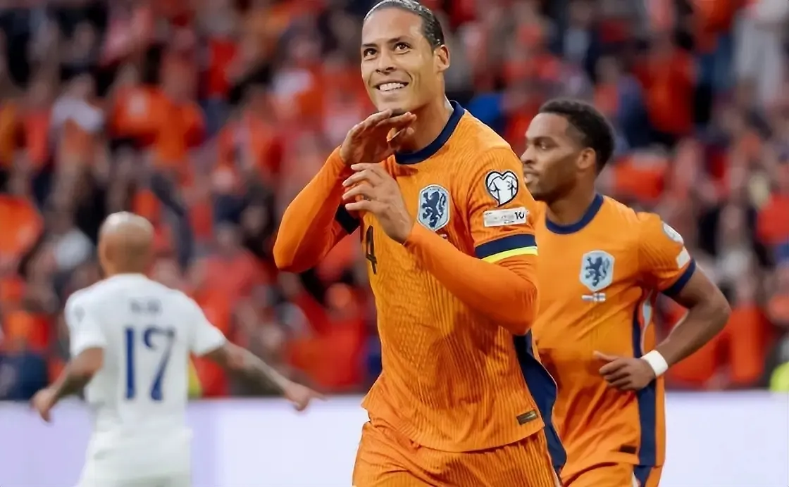 Liverpool vs Manchester United: Van Dijk anchors the defense, a record-breaking midfield prodigy leads the line, Salah and the new striker charge forward.