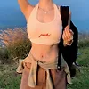 小露蛮腰的美女潮图壁纸