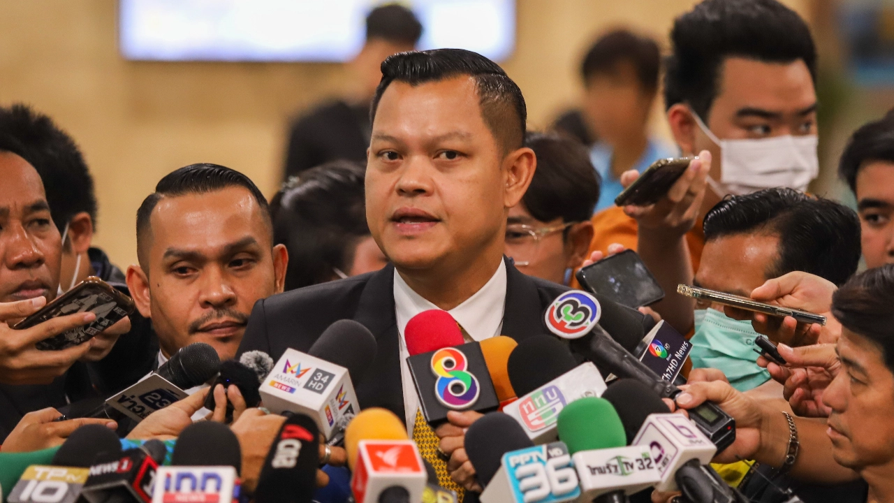 “黑钱染佛门”：泰国网络赌博团伙洗钱捐寺庙，操控选举引爆全国舆论