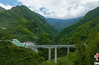 历时10年掘进 成兰铁路跃龙门隧道全线贯通
