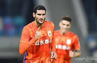 足球资讯：泰山压顶浙江弯腰，长江汹涌海港飘摇
