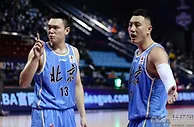 篮球资讯：CCTV5全国直播！CBA女记者对骂翟晓川和朱彦西，被工作人员请出场