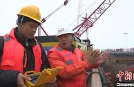 安徽马鞍山公铁两用长江大桥主航道桥双壁钢围堰顺利下沉到位