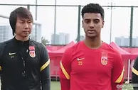 足球赛报：国足5-1取2021年首胜！艾克森2球，李铁三杀中超劲旅，马宁执法