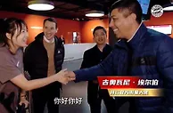 中国女足国脚王晓雪术后在德国康复，受邀现场观看拜仁女足比赛