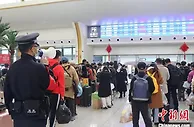 中老铁路首个春运圆满收官 云南开远铁警安全护航旅客73万余人次