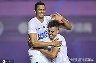 足球赛报：广州恒大重返榜首！江苏苏宁0-1遭首败 莫雷诺200战破门封神