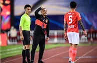 足球赛报：新老八冠王之战！大连恐5连败，韦世豪领衔首发，CCTV进行直播
