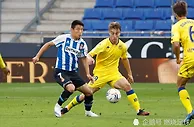 足球赛报：西班牙人1-0登顶，武磊只踢半场被换下，2次错失必进球