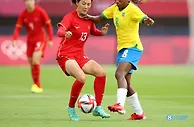 杨莉娜专访：相较国内欧洲足球更职业水平更高 留洋为踢好世界杯