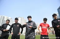 教学赛一球小负水原三星，成都蓉城今日启程回国