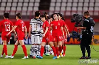 足球资讯：东亚杯中国女足顽强逼平韩国女足，再次从侧面证明男足的无能和懦弱！