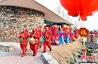江苏鲤鱼山庄旧村改造换新颜 民众吃上旅游饭幸福过大年