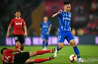 足球资讯：下午7点！名记曝苏宁解散已成定局，中超卫冕冠军成国际笑话？