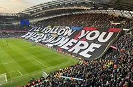 曼城球迷主场打出巨幅Tifo：追随你到天涯海角