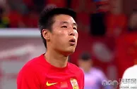 年轻化+大换血，国足新名单2新星入选 召回留洋主力后卫 徐新出局