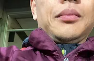 为国足加油，周通身穿中国队训练服现场观战