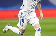 足球赛报：西甲-皇马2-0马竞 7连胜领先8分 复出神枪破门 王牌两助攻飞翼建功