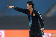 足球资讯：官宣！李霄鹏正式出任国足主帅 与李铁比他强在哪里？