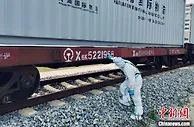 云南磨憨边检站助力内蒙古首趟中老货运列车快速通关