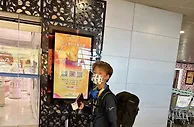 杨旭晒儿子出发照：大胆去追逐青春吧，意大利见