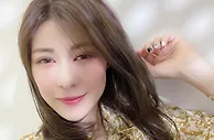 足球花边：嘉嘉 纖腰曲線好性感，穿背心時還有誘人胸型