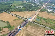 合新铁路全线首联现浇连续梁浇筑