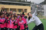 心系未来❤️赵丽娜为六盘水当地小学捐赠物资&普及足球