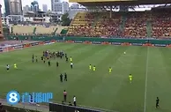 遇挫折不放弃！张健智扑点立功，比赛结束后广州球员围成圈打气