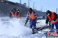 中国北疆两大口岸战暴雪 确保中欧班列“东通道”畅行
