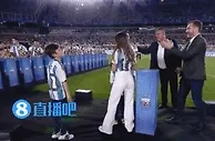 梦回卡塔尔！梅西和队友高举大力神杯！