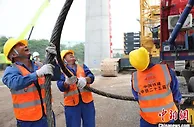 广湛高铁广珠广茂联络线首片T梁成功架设