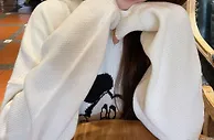 足球花边：氣質美女chiuty_ 大方露出「雪白豪乳」好想幫扶