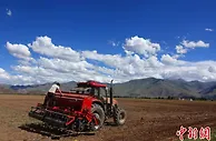 机械化让耕作跑出“加速度”  西藏农牧民享实惠