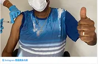 足球资讯：球王贝利在巴西接种中国新冠疫苗 晒照竖大拇指点赞