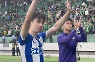 重情重义！巴顿、于洋向老东家国安球迷谢场时落泪