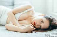 足球花边：正妹爱拳击！赛车女郎《福江ななか》胸前有天然安全气囊！