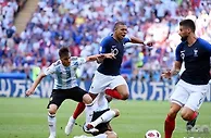 完胜巴黎，曼城53年来首次进入欧冠决赛，姆巴佩无力回天
