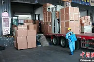 浙江义乌有序防控疫情 劳动者忙于“联通海内外”