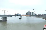 大湾区工程龙翔大桥主航道桥贯通