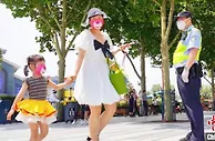 （上海战疫录）上海迪士尼小镇重新对外开放 警方多措并举保秩序