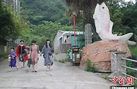 （十年@每一个奋斗的你）浙江农村致富带头人别样创业经：从大学生村官到新农人