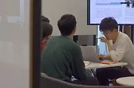 屏幕后的年轻人：老片“保鲜”，道具循环，录制上“云端”
