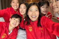 女足国脚沈梦露晒与国家队多位队友合照，心情十分愉悦