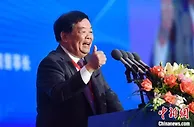 “玻璃大王”易主，目前是他赢了曹德旺