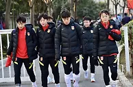 足球赛报：3-0延续夺冠状态！中国女足22人出场，“双王”开挂，预定亚洲前3