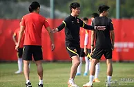 足球资讯：足协没选李霄鹏，中国队新帅曝光！3个月后冲东亚冠军，前任是李铁