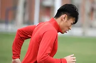 足球赛报：6-0！中超球队热身赛狂胜中甲队，小保利尼奥破门